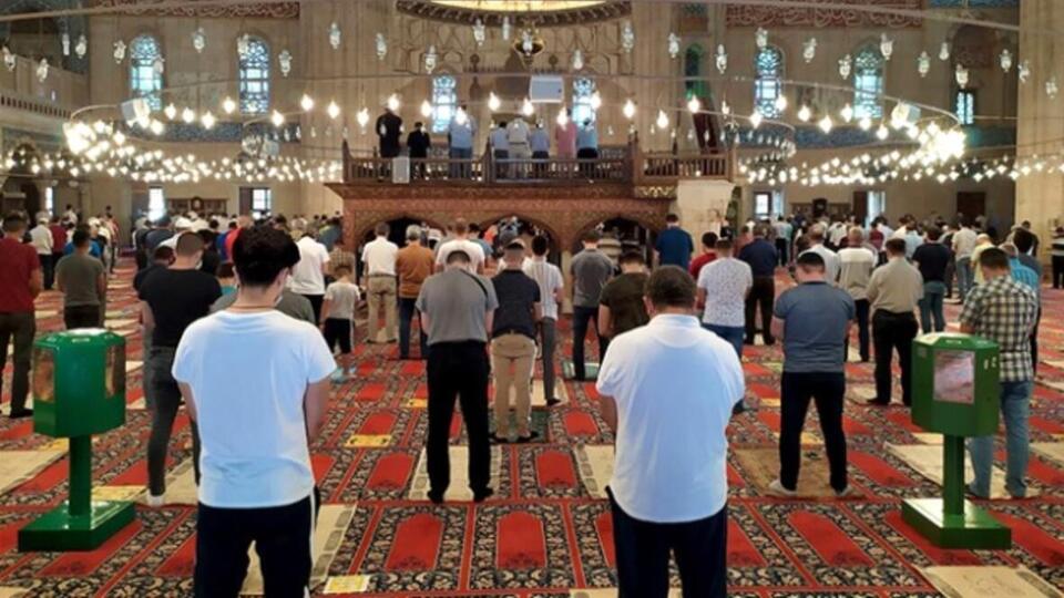 İzmir cuma saati kaçta?