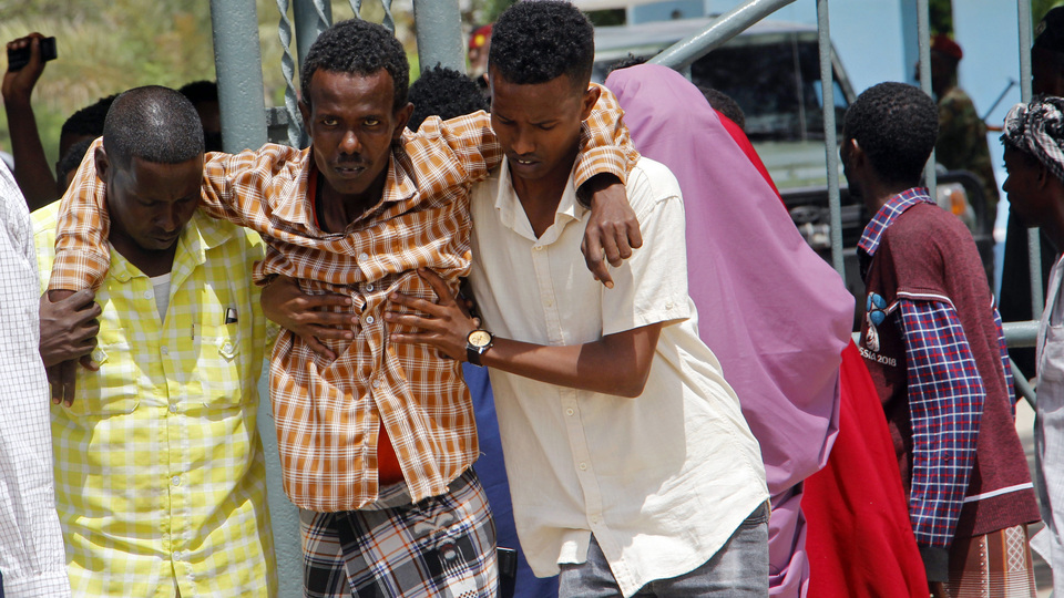 Somali'de askerî üsse bombalı araçla saldırı