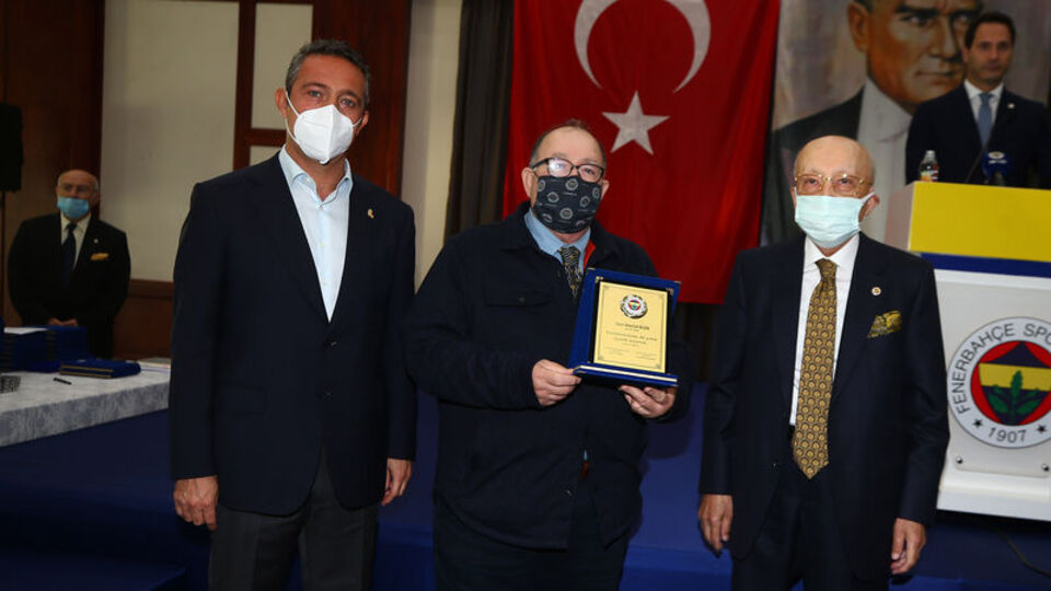 Koç ve Küçük, plaketleri verdi