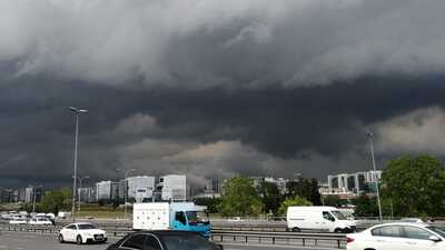 İstanbul karardı! Kuvvetli yağış başladı