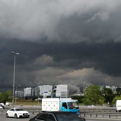 İstanbul karardı! Kuvvetli yağış başladı