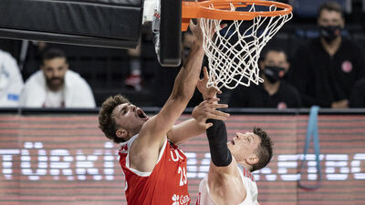 12 Dev Adam, Rusya'yı yendi