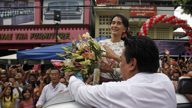 Myanmar'ın devrilen liderinin 76'ncı yaş günü kutlaması