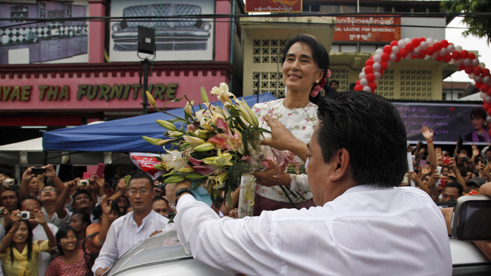 Myanmar'ın devrilen liderinin 76'ncı yaş günü kutlaması