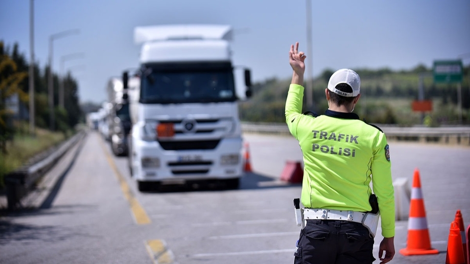 Hafta sonu şehirler arası seyahat yasağı var mı?