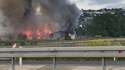 Yıldırım düşen fabrikada yangın!