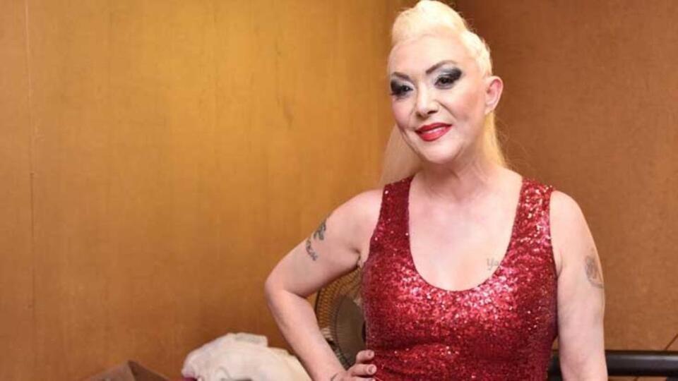 Şarkıcı Güllü kimdir?