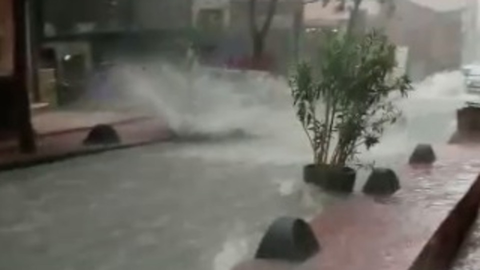 Beyoğlu'nda yürekleri ağza getiren görüntü