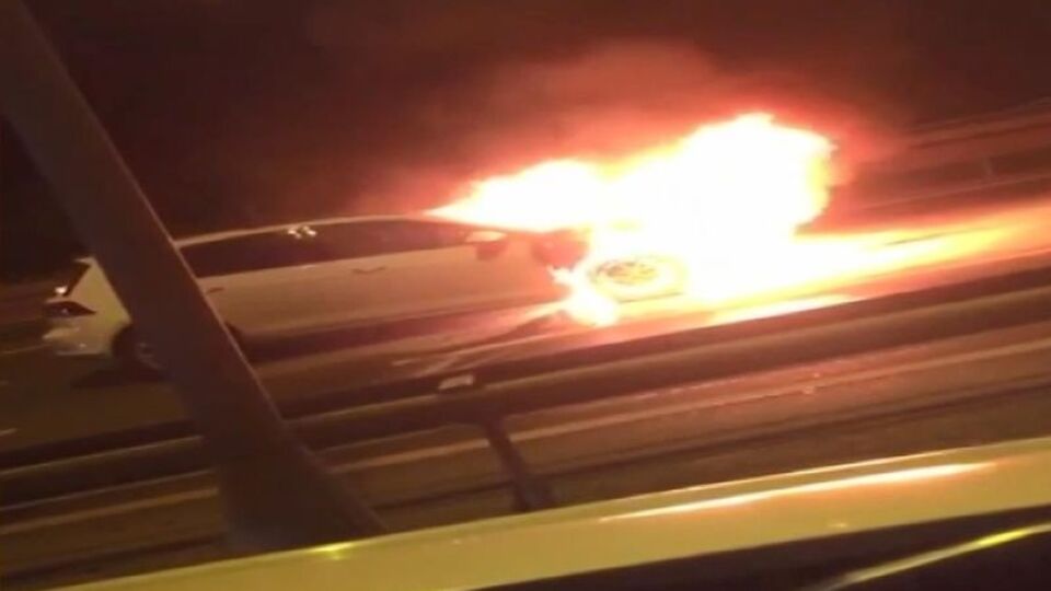 İki araba alev alev yandı