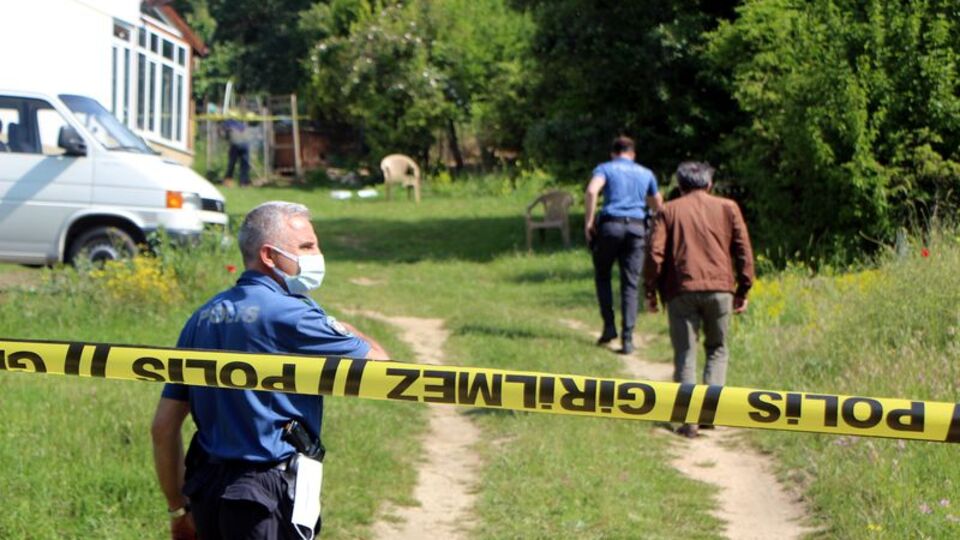 Kedisini öldüren köpeğin sahibini vurdu