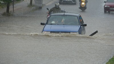 Tekirdağ'da araçlar suya gömüldü!