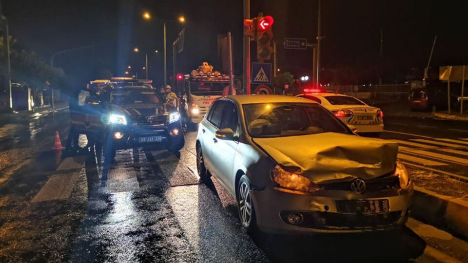 Jandarma otosu otomobille çarpıştı: Yaralılar var