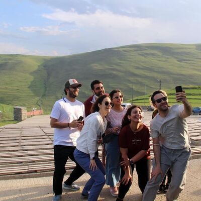 Temmuza kadar görülüyor! Dağın eteğinde doğa mucizesi