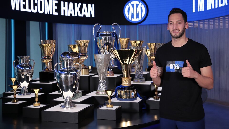 Hakan Çalhanoğlu, resmen Inter'de