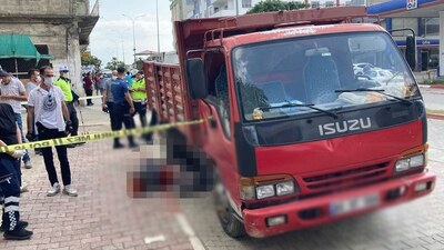 Kamyonetin altında kalan kadın hayatını kaybetti