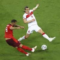 Çağlar'a Manu kancası