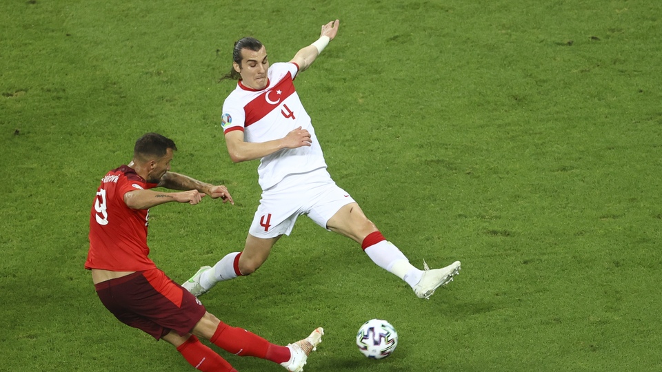 Çağlar'a Manu kancası