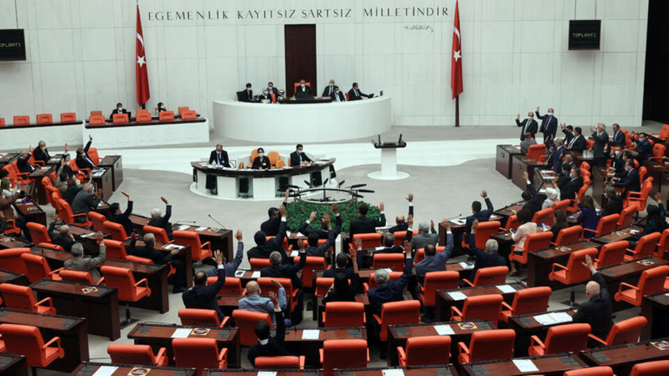 TBMM'nin çalışma süresi uzatıldı