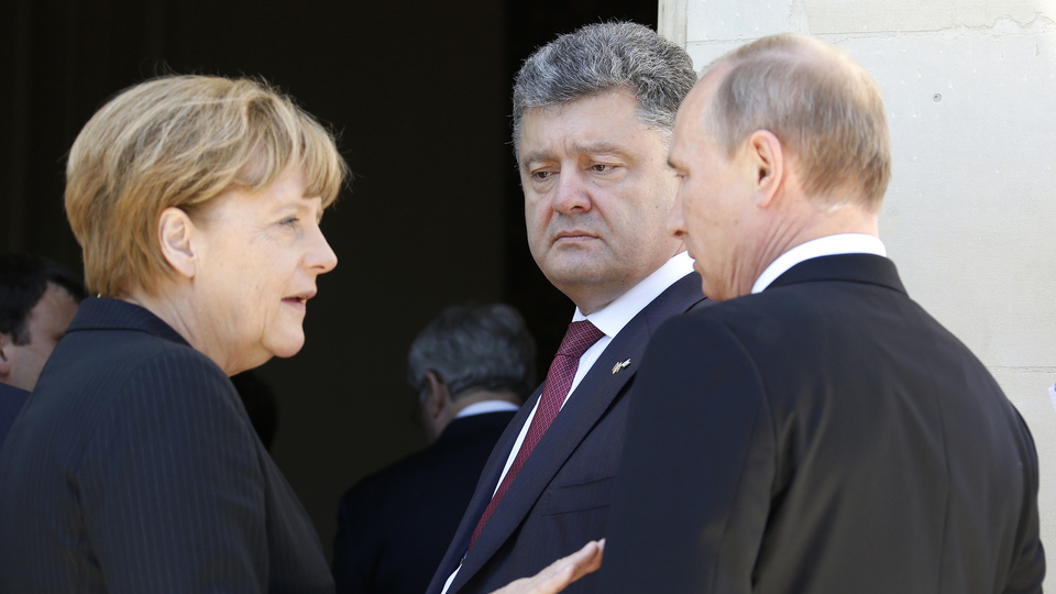 Angela Merkel'den Putin'e diyalog çağrısı