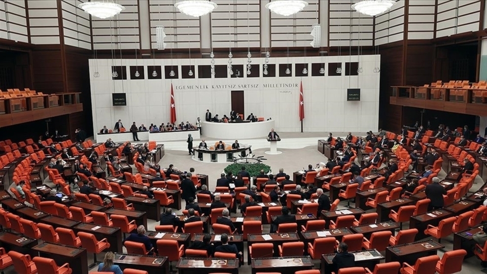 Asker kişilerin yargılanmasını düzenleyen yasa onaylandı