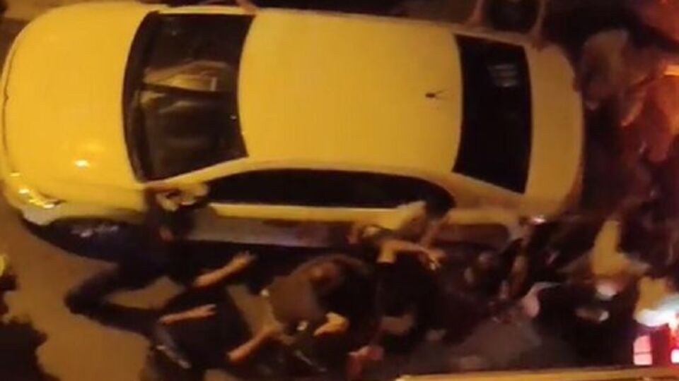 Kadın çatıdan atladı, mahalle karıştı!