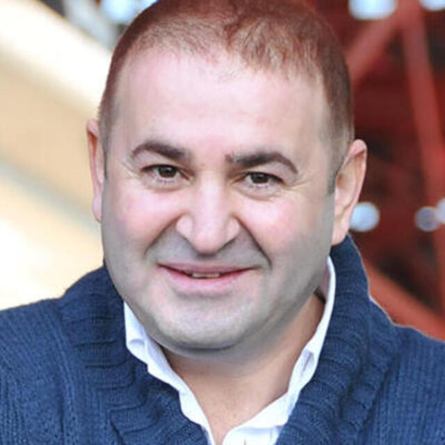 Şafak Sezer kimdir?