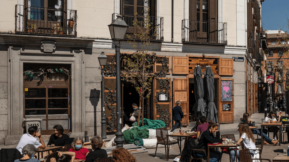 İspanya'da maskesiz ilk hafta sonu