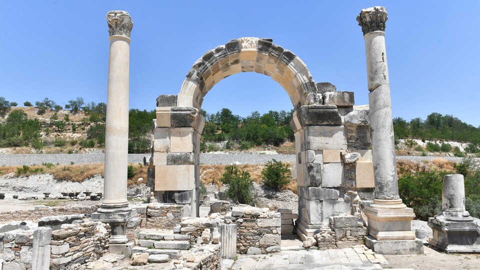 İş Bankası'ndan Stratonikeia'ya destek