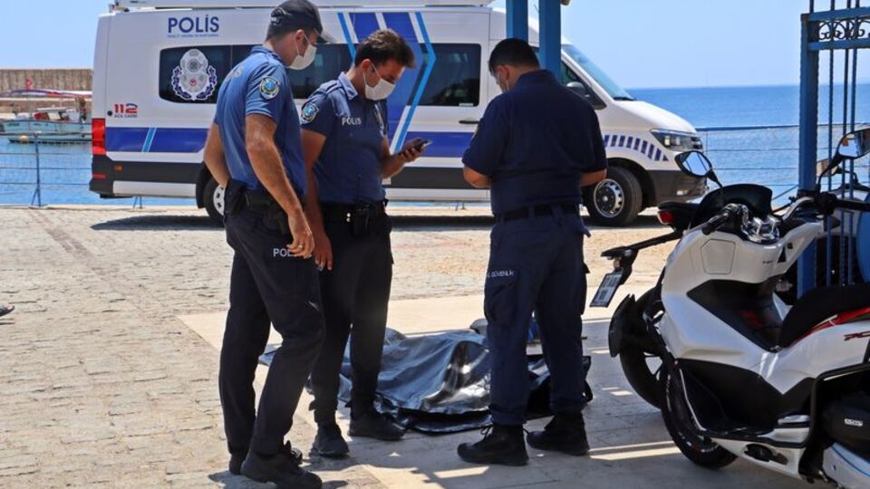 Kocasıyla denize girdi, çıkamadı