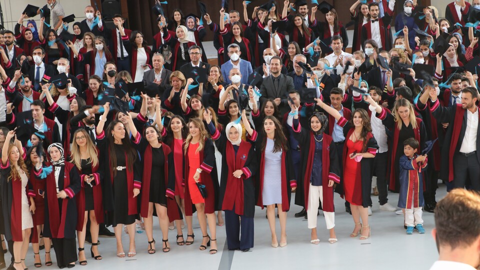 Hasan Kalyoncu Üniversitesi'nde mezuniyet heyecanı