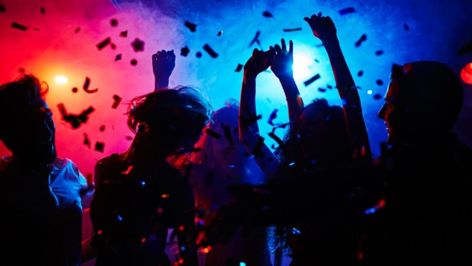 Gece kulüpleri açılıyor mu?