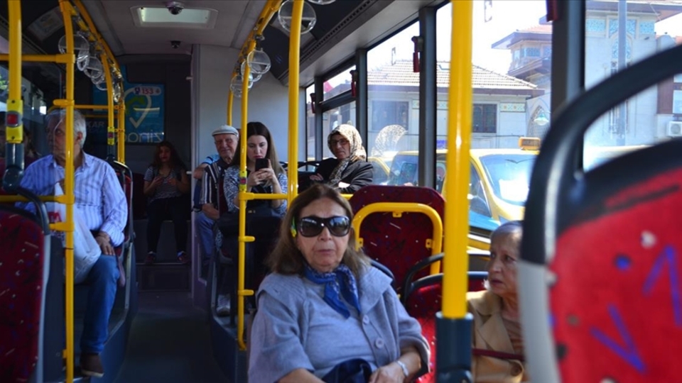 65 yaş üstü ve 18 yaş altı toplu taşımaya binebilir mi?