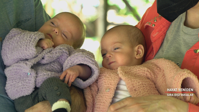 Minicik elleriyle yaşama tutundular