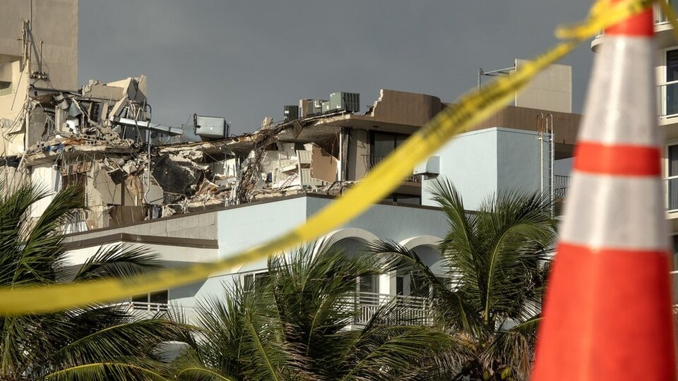 Miami'de çöken binada mucize kurtuluş arayışı