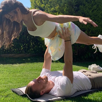 Sevgilisinin ayağını yerden kesti!