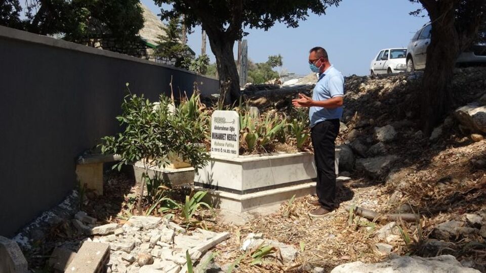 Mezarları dışarda bırakan duvar tartışması