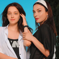 Kızıyla kamera karşısında