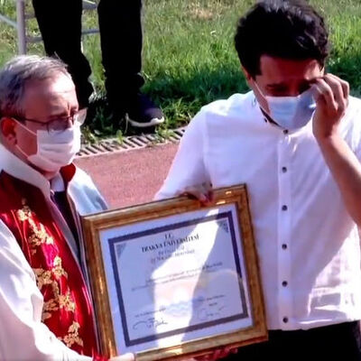 Mezuniyet töreninde duygu dolu anlar