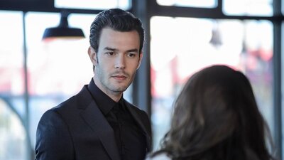 Baht Oyunu Bora kimdir?