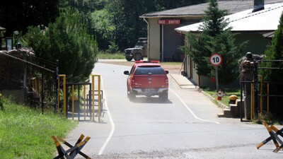 Kışladaki göçükte 2 işçi toprak altında kaldı