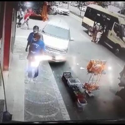 Kaldırımda yürüyorlardı! Sonrası akılalmaz!