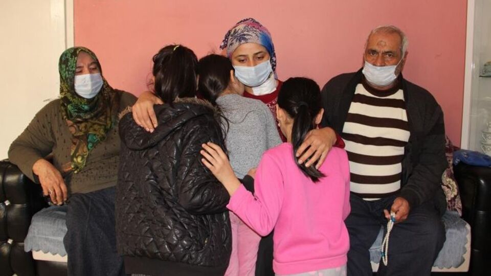 Boğazını kestiği eşine aşk mektupları yollamış!