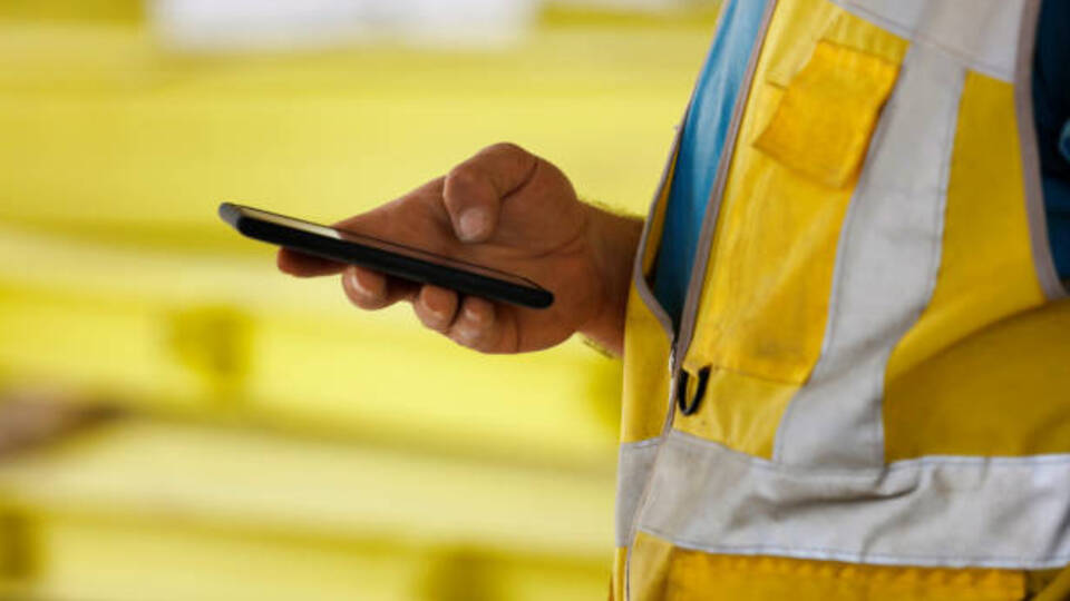 Telefon davasını işçi kazandı