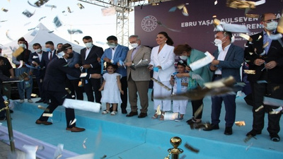 Ebru Yaşar Ortaokulu coşkuyla açıldı