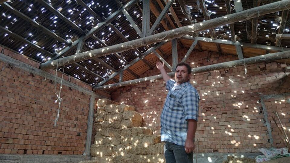 Çatılar delik deşik oldu