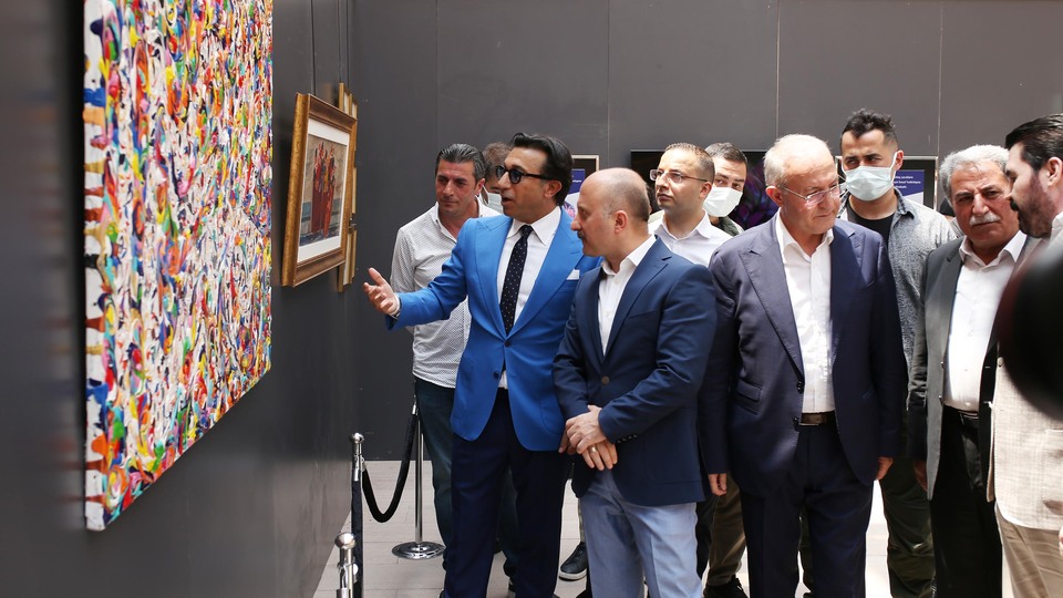 58 eser sergileniyor