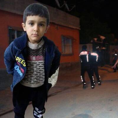 Husumetlisiyle tartışırken çocuğu vurdu