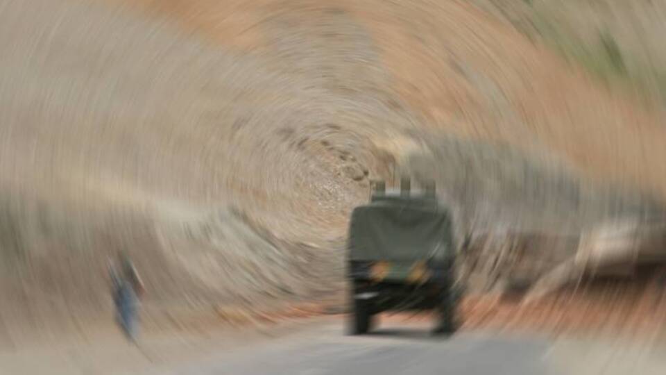 Siirt'te askeri aracın geçişinde patlama