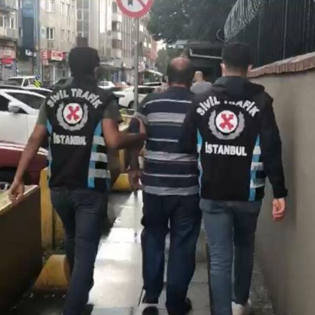 Kadıköy'de bir değnekçi daha suçüstü yakalandı