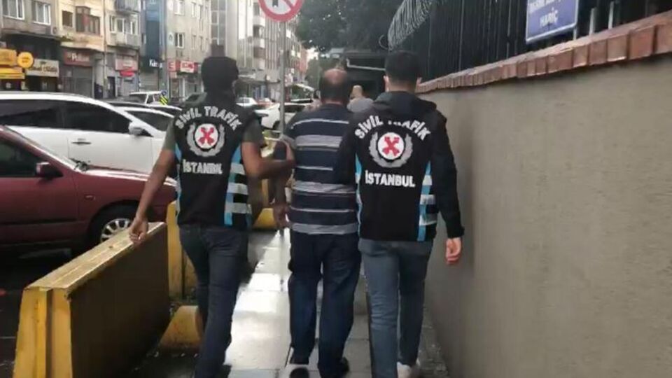 Kadıköy'de bir değnekçi daha suçüstü yakalandı